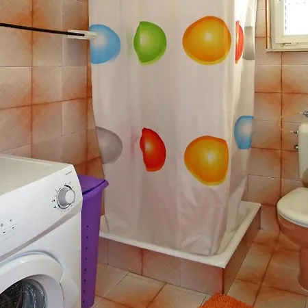 Prázdninový dům Julija - Vod300 By Interhome
